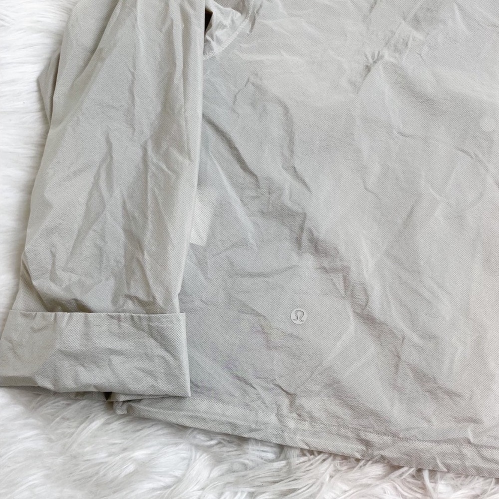 Lululemon Feel the Ease Jacket in Silverstone Size 8 - Picture 3 of 4